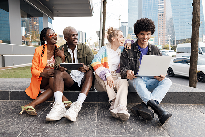 barbri_group-students-working-together-outside_article