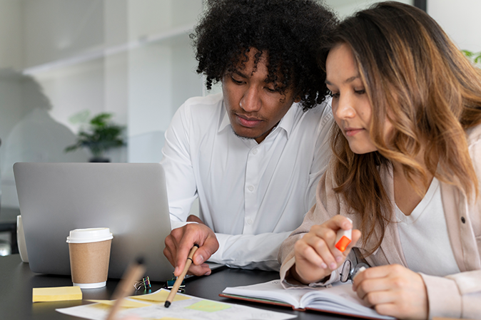 barbri_man-woman-working-together_article